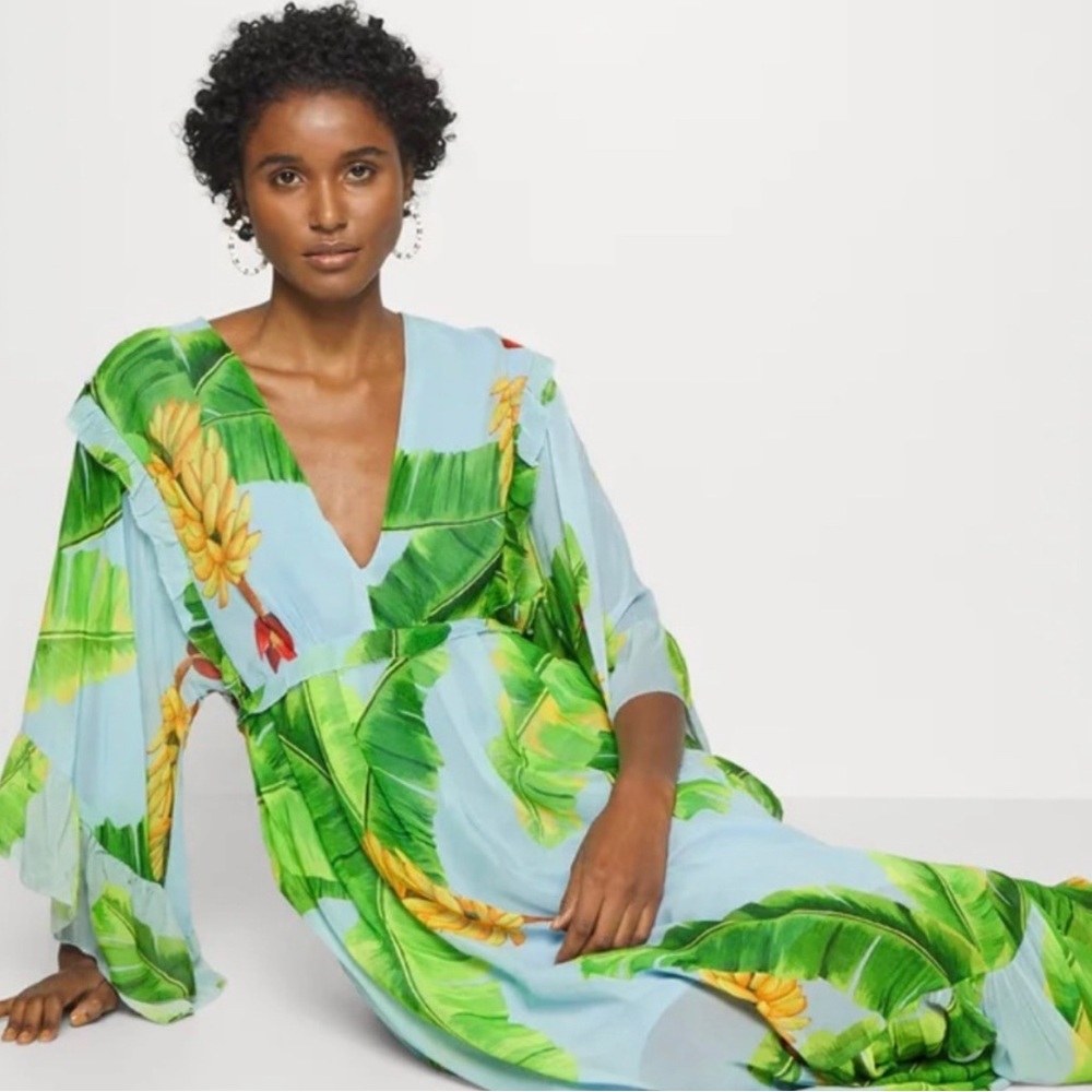 Farm Rio Fresh Bananas Maxi Sz XS fits like a small / medium